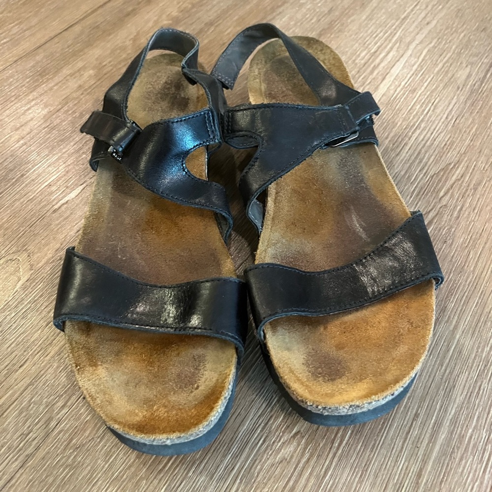 Naot Womens Pamela Wedge Sandal size 10/41 Black Ankle Strap Comfort